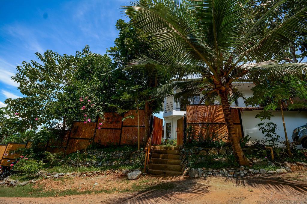 Hilltop Pool And Villa Puerto Princesa Exterior photo